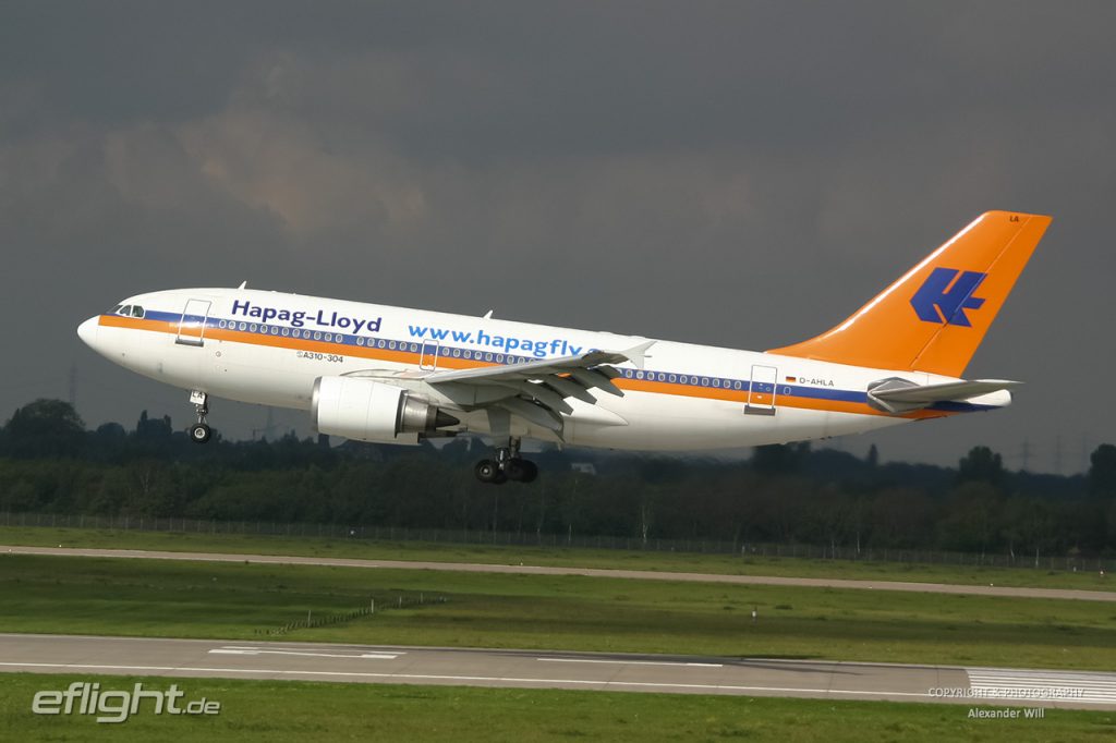 Airbus A310-304 von Hapag-Lloyd kurz vor dem Aufsetzen am Düsseldorfer Flughafen