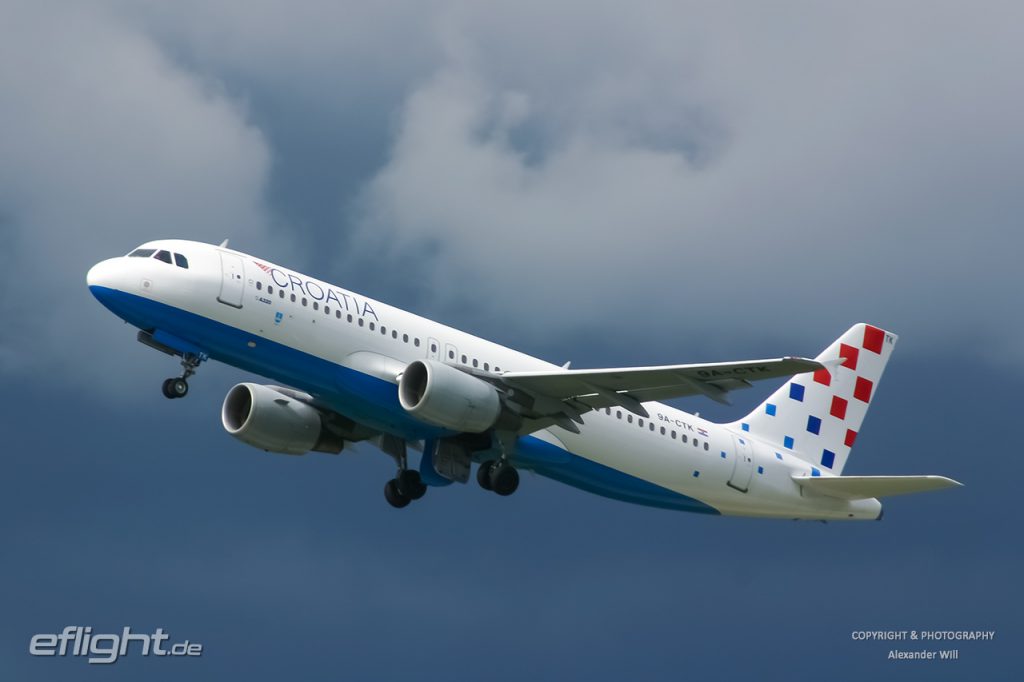 Airbus A320 von Croatia nach dem Start vom Düsseldorfer Flughafen