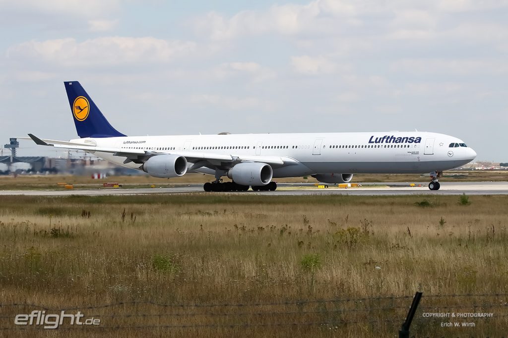 Airbus A340-600 der Lufthansa beim Start vom Frankfurter Flughafen.