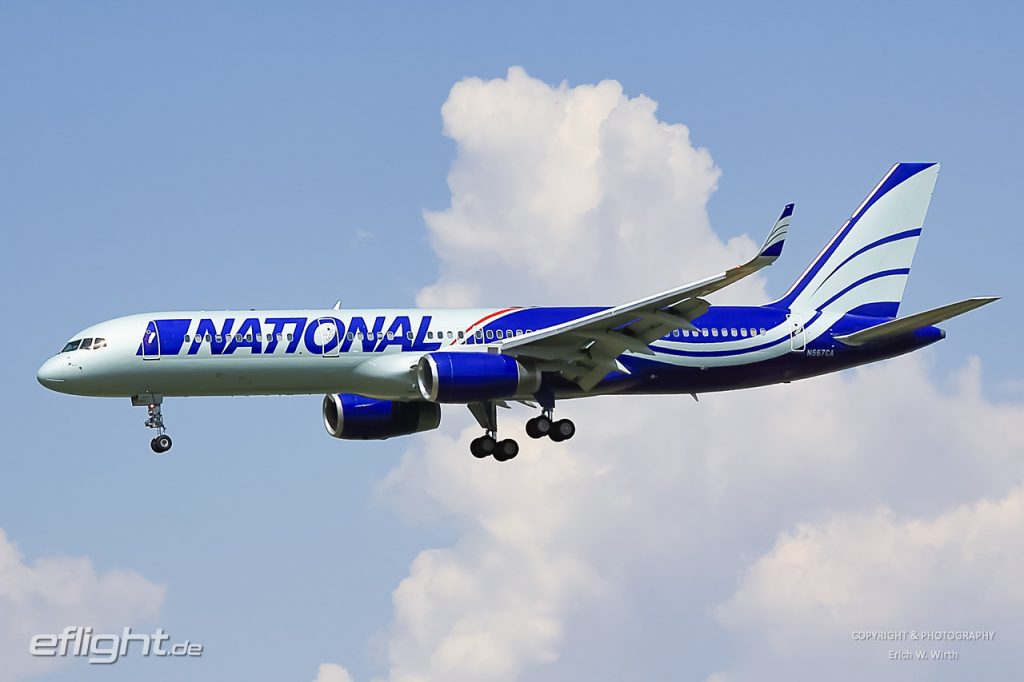 Boeing 757 der National Airlines im Landeanflug