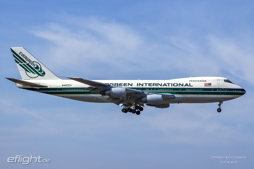 Boeing 747-200 von Evergreen International im Landeanflug.