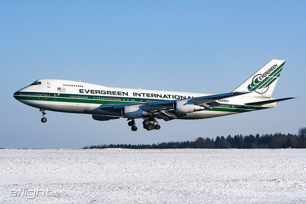 Boeing 747-200 von Evergreen International im Landeanflug.